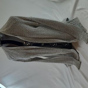 MAURICES open weave Gray/white cardigan size M